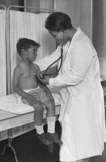 May Edward Chinn examining a young patient, 1930 